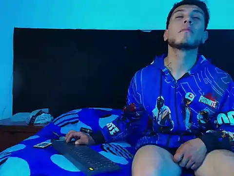 Thonixxx_mr: διαδικτυακό σόου στην κάμερα