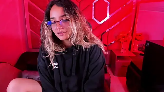 Olivia_Fox69 现场XXX聊天