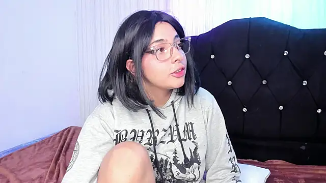 miku_katsuragi Adlı Modelin Canlı XXX Sohbeti