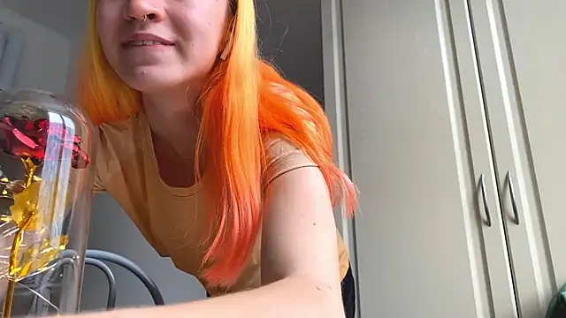 EmilyHeinのライブXXXチャット