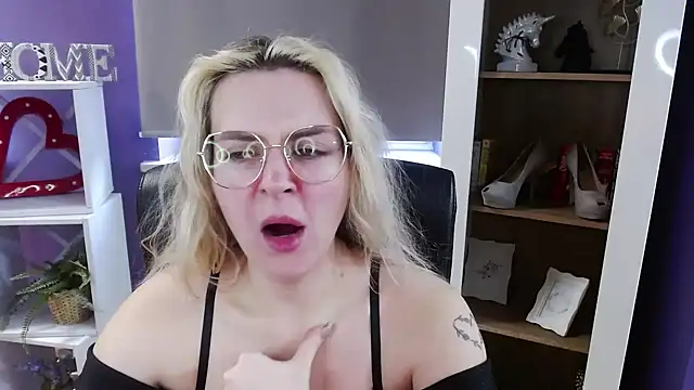 Zoey_EroticのライブXXXチャット