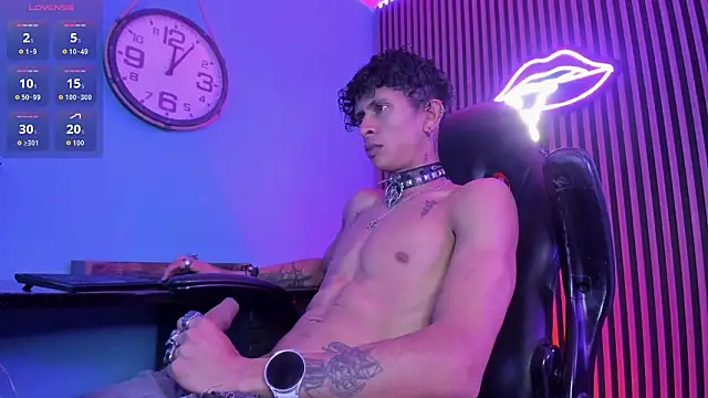 Show modela Maximoking26 na web-kameri