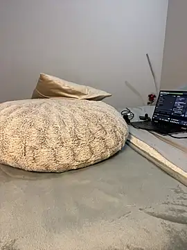 XXX chat uživo modela Belkaj