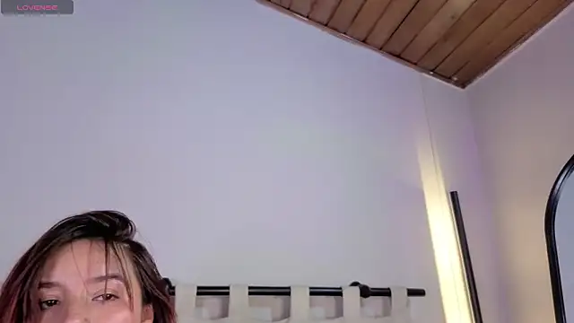 ashly_jones_ Adlı Modelin Canlı XXX Sohbeti