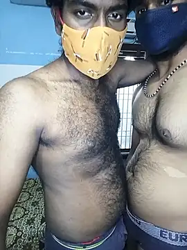 Tinku_1324 élő XXX-chatje