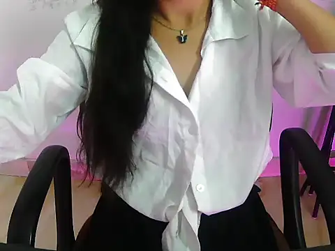 Hotsurbhi Adlı Modelin Canlı XXX Sohbeti