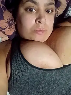 Show modela Pomelit00 na web-kameri