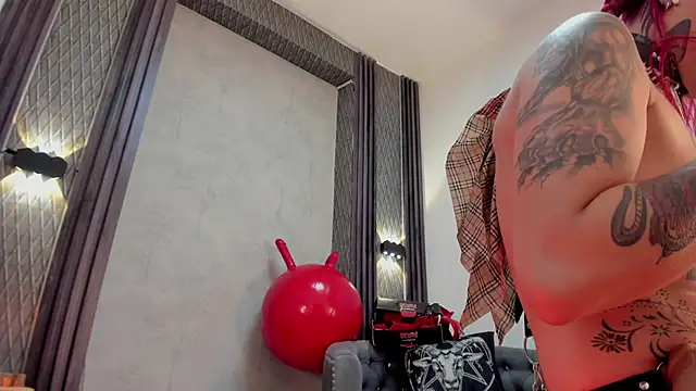 selene_red_n Live XXX chat