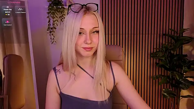 Онлайн чат XXX CatEyePro