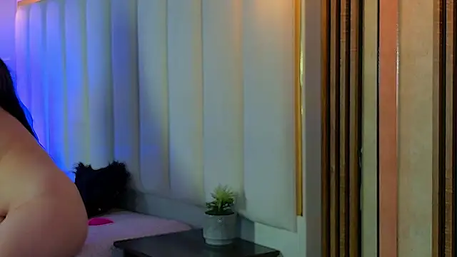 SharlotJones' Live XXX Chat