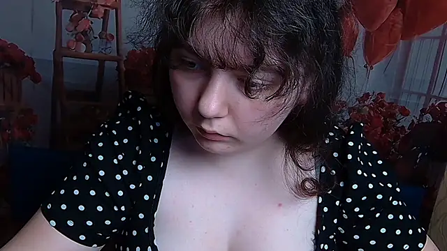 NeonilaLisova Adlı Modelin Canlı XXX Sohbeti