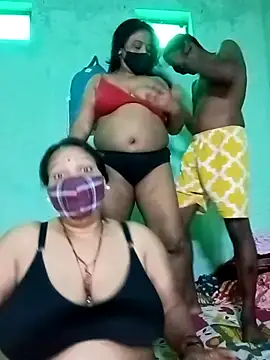 LoveOnStream: διαδικτυακό σόου στην κάμερα