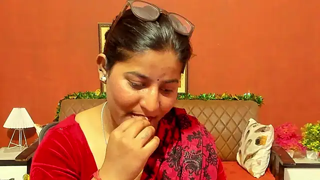 Jasmine_Jaey1 Adlı Modelin Canlı XXX Sohbeti