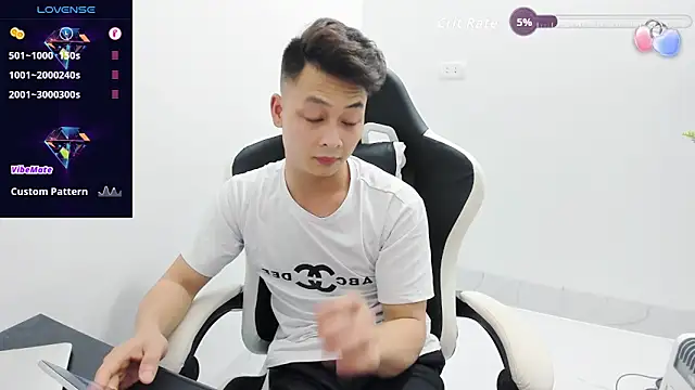 Naughty___asian Adlı Modelin Web Kamerası Şovu