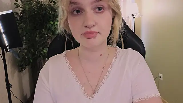 แชท XXX สดของ ELLIEJAY