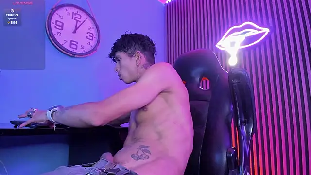 Maximoking26's Webcam Show