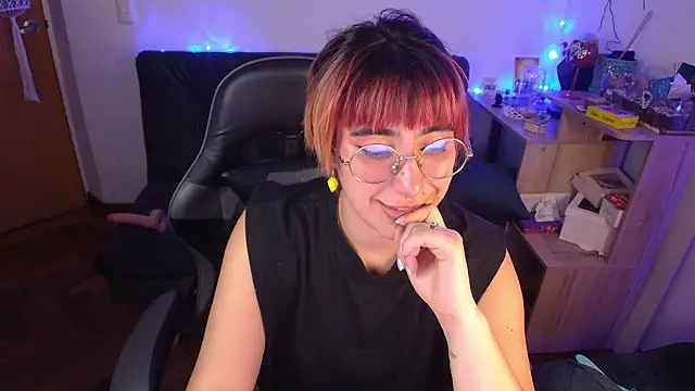 Miacatsito3's Live XXX Chat