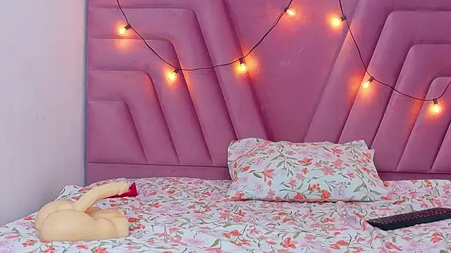 kinkylittlegirll's Live XXX Chat