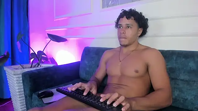 Adrian_Voltn Live XXX chat