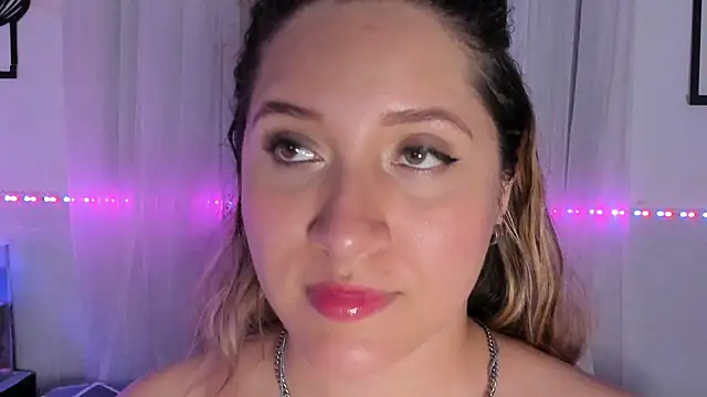 LeiahBlonde_: онлайн-секс-чат