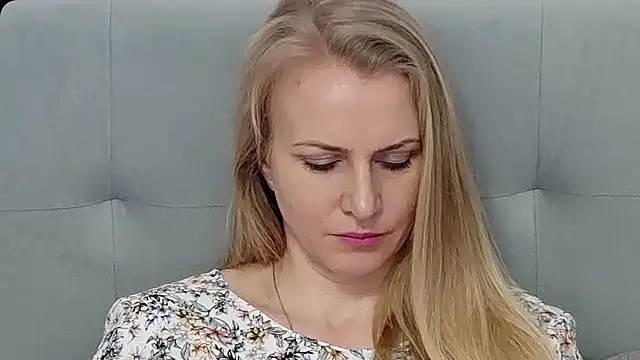 K__Adrienne Chat XXX in diretta