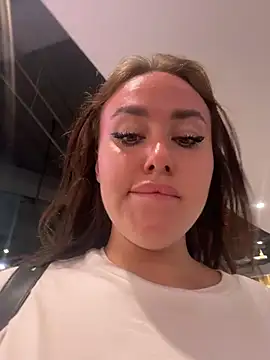 KiraSunshine's Live XXX Chat