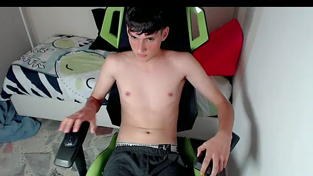 Pablito_junior Chat XXX in diretta