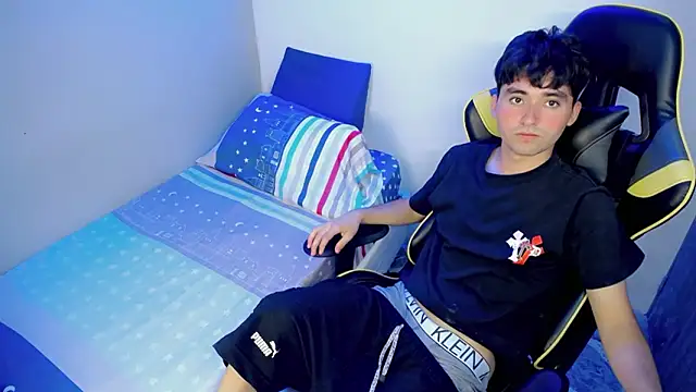 Show modela Luigii_ na web-kameri