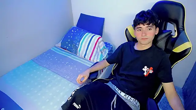 Luigii_: онлайн-секс-чат