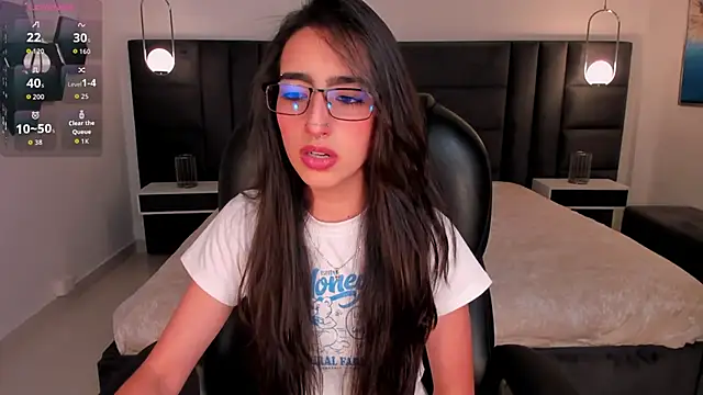 LarisaSmirnov live XXX chat