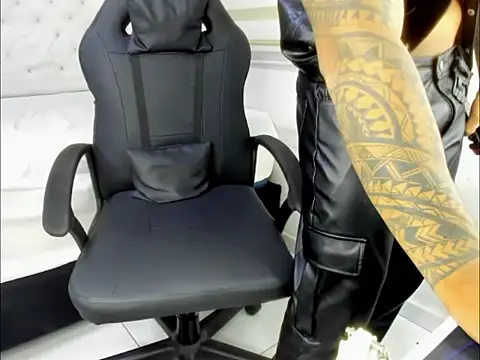 master_leather Adlı Modelin Web Kamerası Şovu