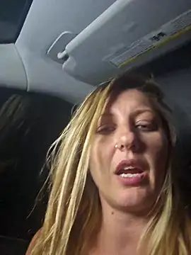 SheIsSomething Chat XXX live