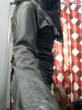 Noorkhatoon: διαδικτυακό σόου στην κάμερα