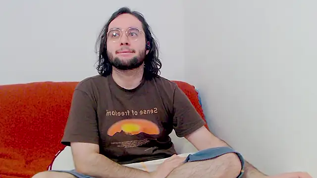 eren_jaeger2000: διαδικτυακό σόου στην κάμερα