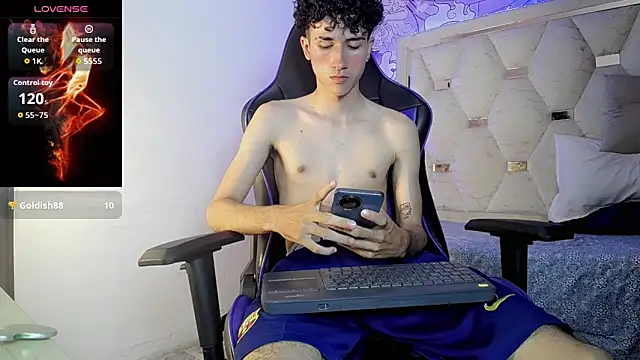 johnny_cagee: απευθείας συνομιλία ΧΧΧ