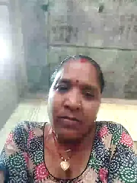 Chat +18 de Loomaraj ao vivo