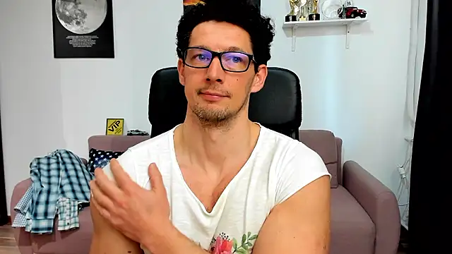 BrutusK08 在線直播表演