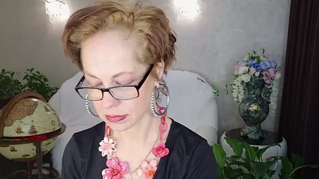 LioraWeiss Chat XXX live