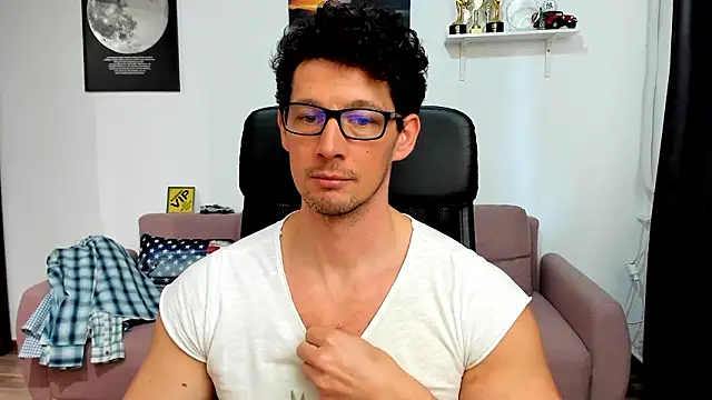 BrutusK08n Live XXX chat