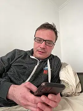 viktor1992-1-1 Live XXX-Chat