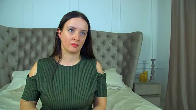 ElinaBellucci's Live XXX Chat