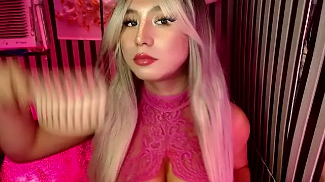 HoresCOCKLUCY: διαδικτυακό σόου στην κάμερα