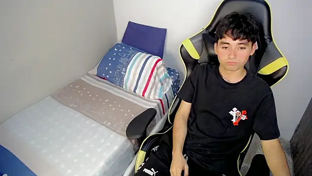 Luigii_ élő XXX-chatje