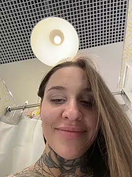 Chat +18 de KishaMur ao vivo