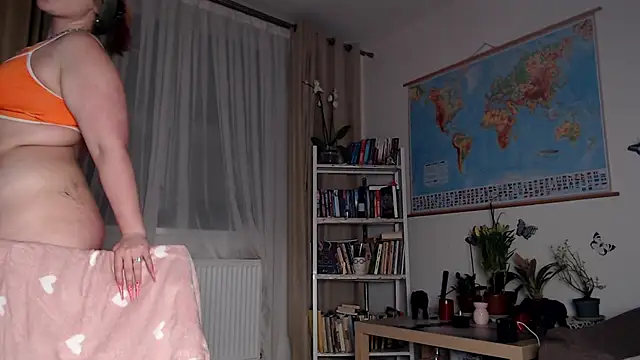 Chat +18 de RebeFucksonn ao vivo