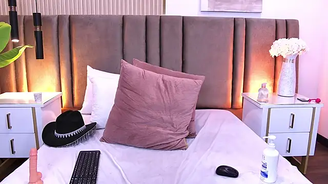 SaraLugo élő XXX-chatje