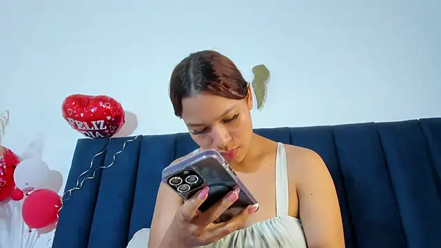 Anette_ Adlı Modelin Canlı XXX Sohbeti