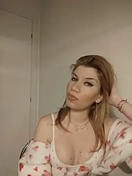 EvyLure's Live XXX Chat