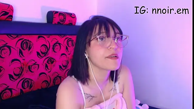 Živý XXX chat Ember_Noir_