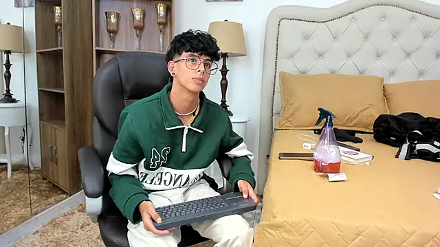 Ibratxandyn Live XXX chat